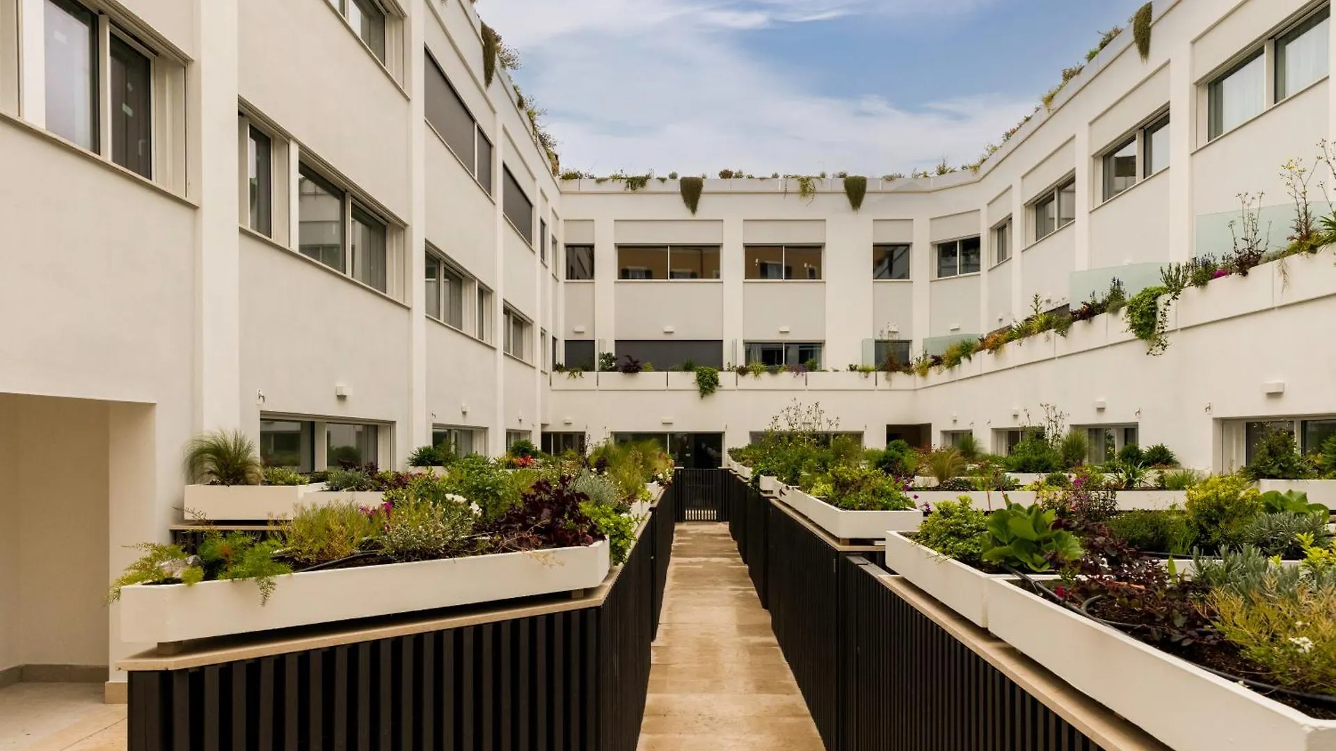 Apartment Suite & Outdoor Patio - Colosseum & Fori Imperiali Rome
