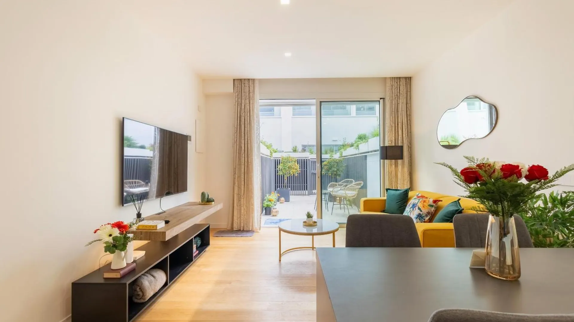 Suite & Outdoor Patio - Colosseum & Fori Imperiali Rome Apartment