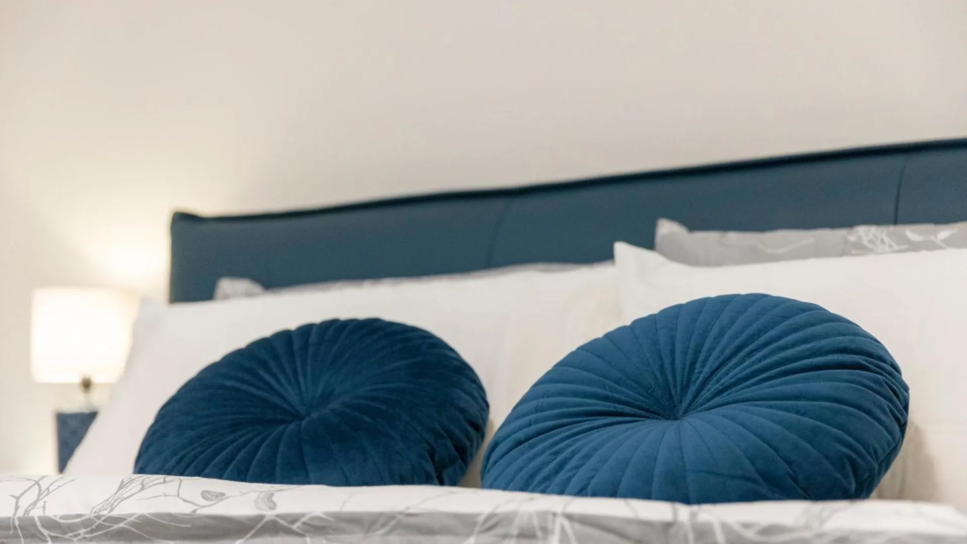 Apartment Suite & Outdoor Patio - Colosseum & Fori Imperiali Rome