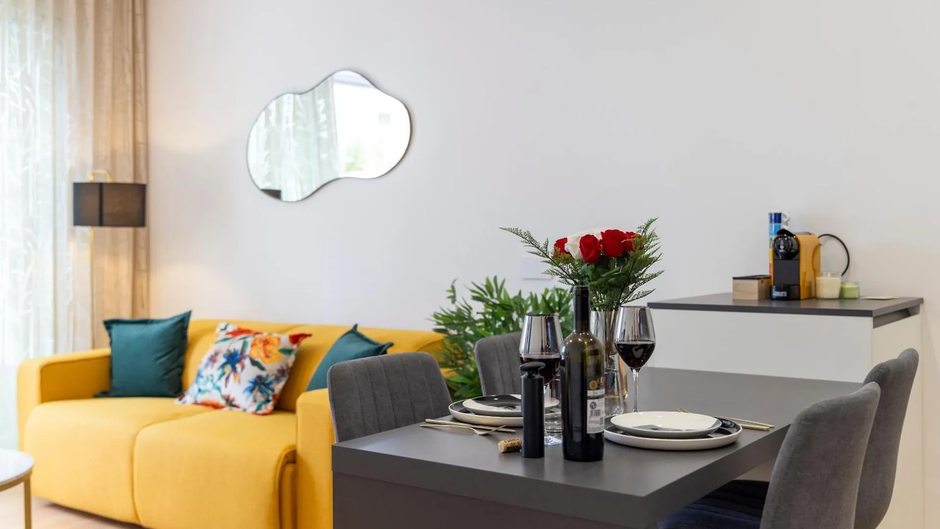 Apartment Suite & Outdoor Patio - Colosseum & Fori Imperiali Rome